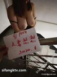 重磅推薦！淫盪肥臀人妻母狗【見過騷的 沒見過這么騷的】喜歡戶外露出，喜歡被很多男人操