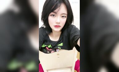 皮皮蝦網紅純欲女神【在下小羊】人前傲女，人後母狗，被金主包養定製私拍各種裸舞紫薇視頻207V (173)