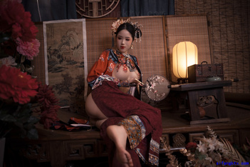 超爆款推特女神『钛合金TiTi』最新内部私拍_极品玉妃旗袍_爆乳近景_露点露脸(2)