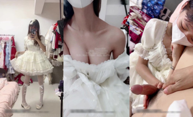 千嬌百媚美少女【軟軟兔Lt774523412】白色芙拉小姐全程lo鞋 被大雞巴哥哥站立後入 小騷穴太敏感被操尿了，美腿絲襪 白色美裙 美極了